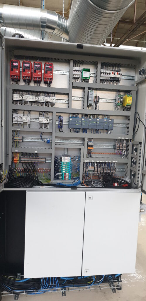 Coffret électrique avec automate Siemens CPU 1214C et variateurs Sew Movitrac